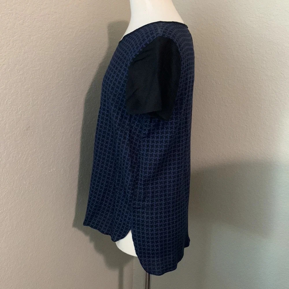 OLD NAVY nwot black and blue short sleeved patterned tee/blouse - Picture 6 of 10